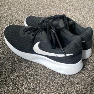 Women’s Black Nike Tanjun